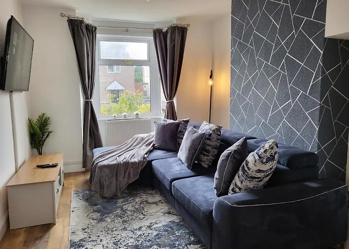 Cosy Home For Business, Contractors, Families Near Walsgrave Hospital, Supermarket Free Parking