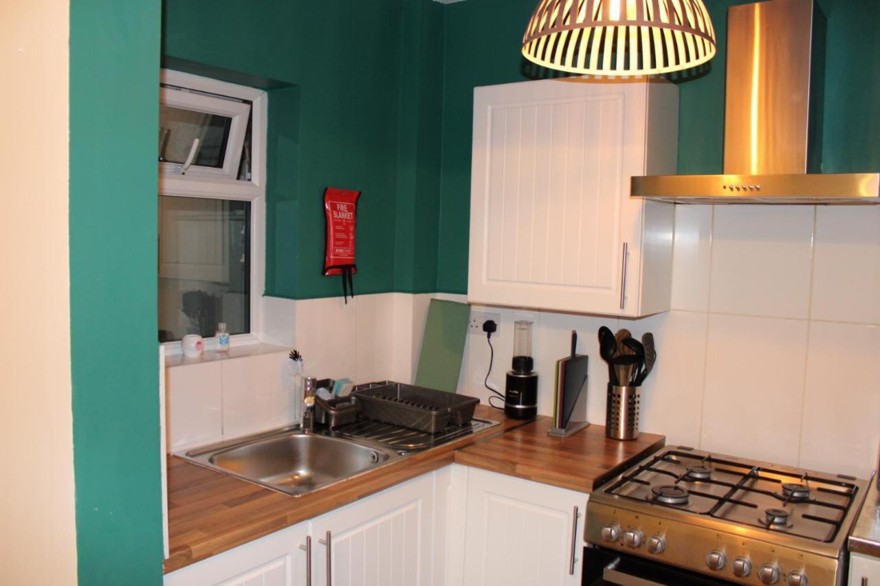 Cosy Home For Business, Contractors, Families Near Walsgrave Hospital, Supermarket Free Parking Apartment *
