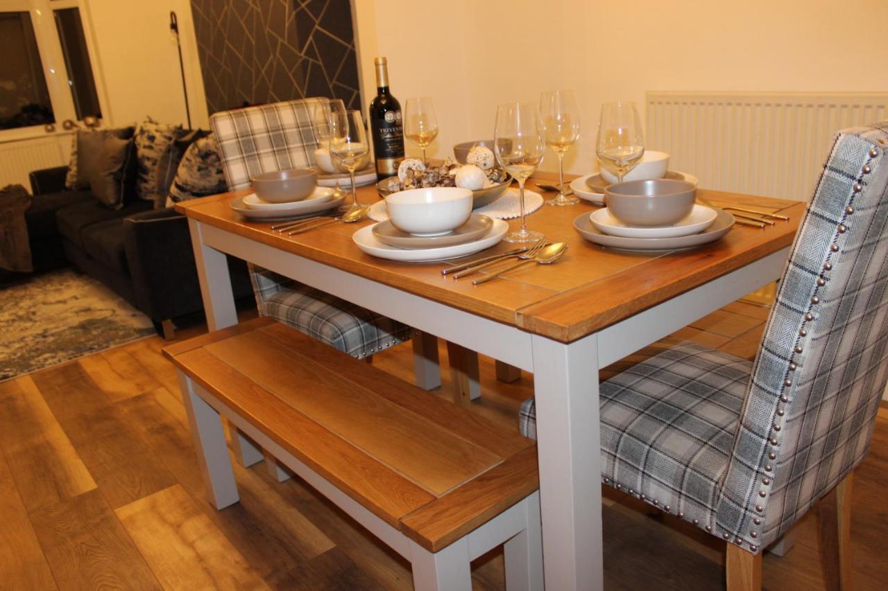 Cosy Home For Business, Contractors, Families Near Walsgrave Hospital, Supermarket Free Parking Apartment *
