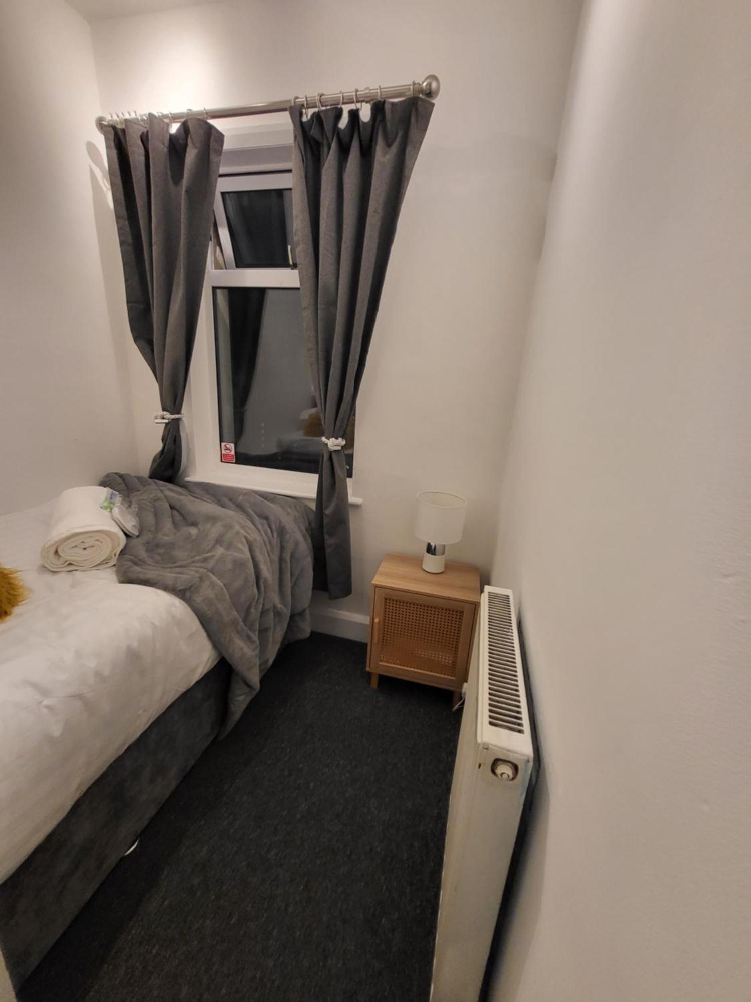 Cosy Home For Business, Contractors, Families Near Walsgrave Hospital, Supermarket Free Parking Apartment
